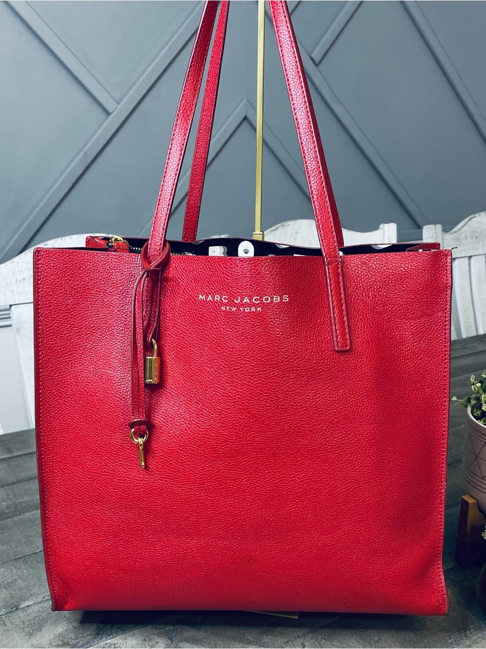 Marc Jacobs The Grind Leather Tote Bag Fire Red Gold Hardware Padlock Charm - Picture 2 of 14